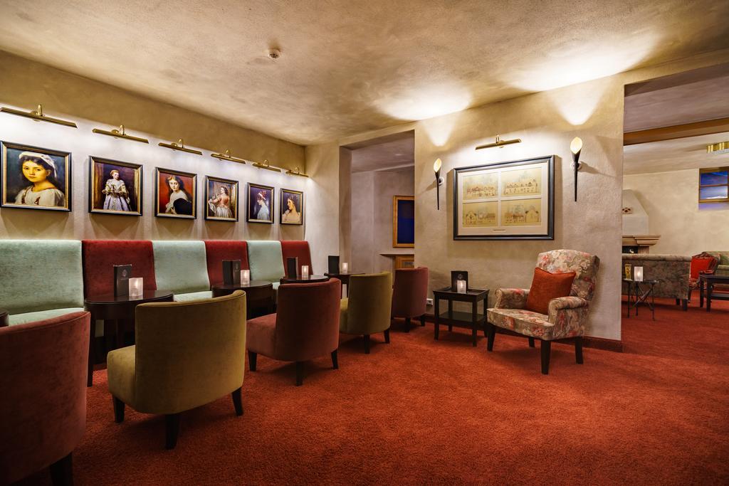Schlosshotel Weyberhoefe Хёсбах Экстерьер фото