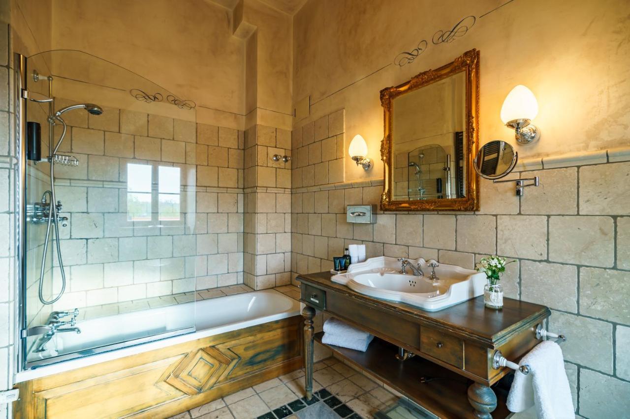 Schlosshotel Weyberhoefe Хёсбах Экстерьер фото